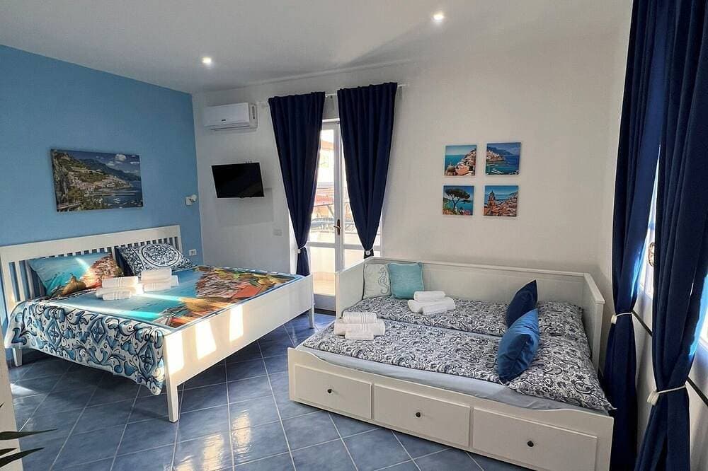 Foto 3 von 23: Ferienwohnung mit atemberaubendem Ausblick auf den \"Golfo di Napoli\"
