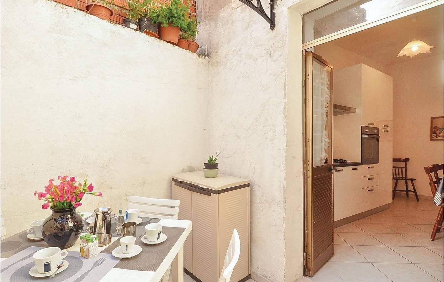 Foto 6 von 23: Wohnung Flùssio: Babybett, Küche, W&D, Gefrierschrank