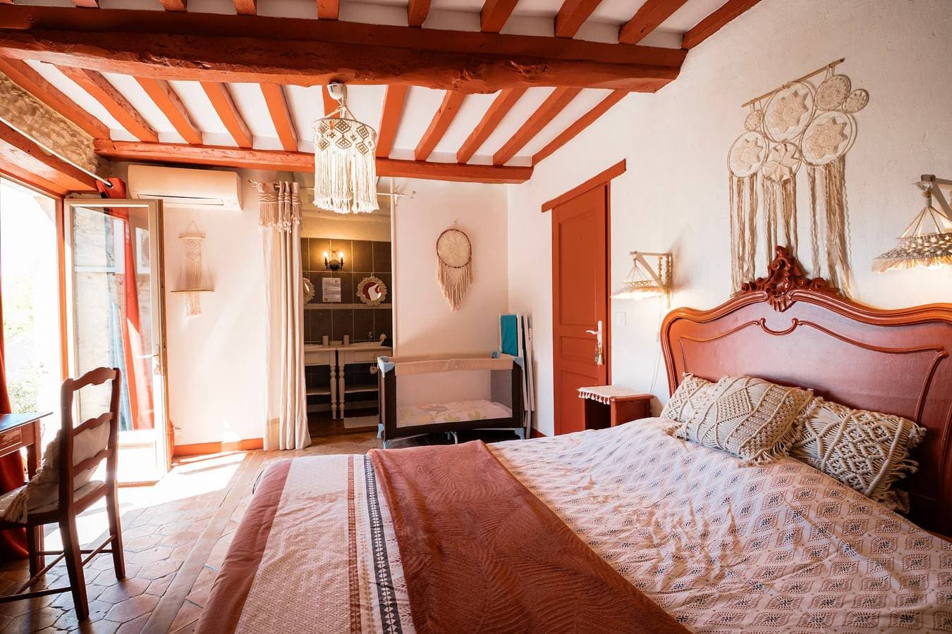 Foto 10 von 26: Bed & Breakfast „Chambre Bohème“ mit privater Terrasse, WLAN und Klimaanlage