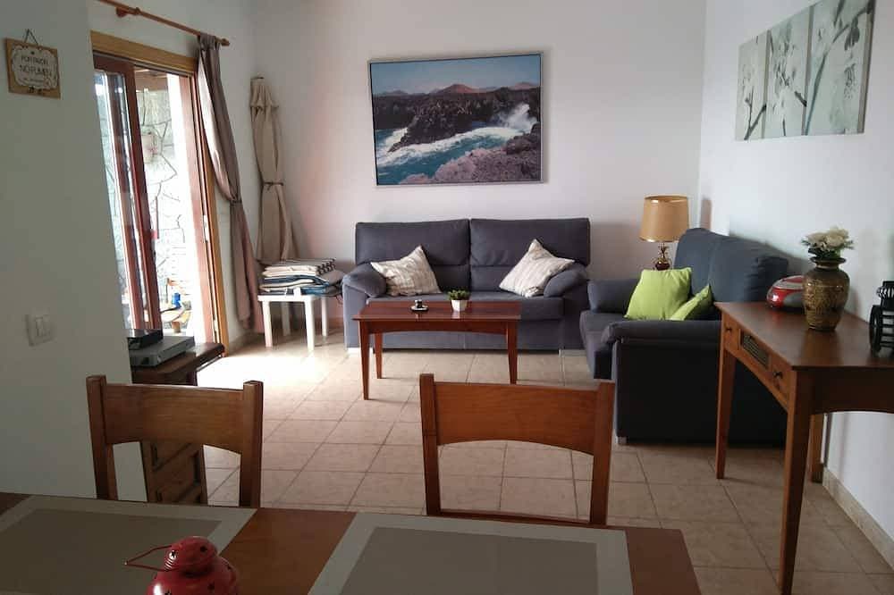 Foto 13 von 30: Villa in der Nähe des Meeres mit privatem beheiztem Pool, Parkplatz, Terrasse und Grill.