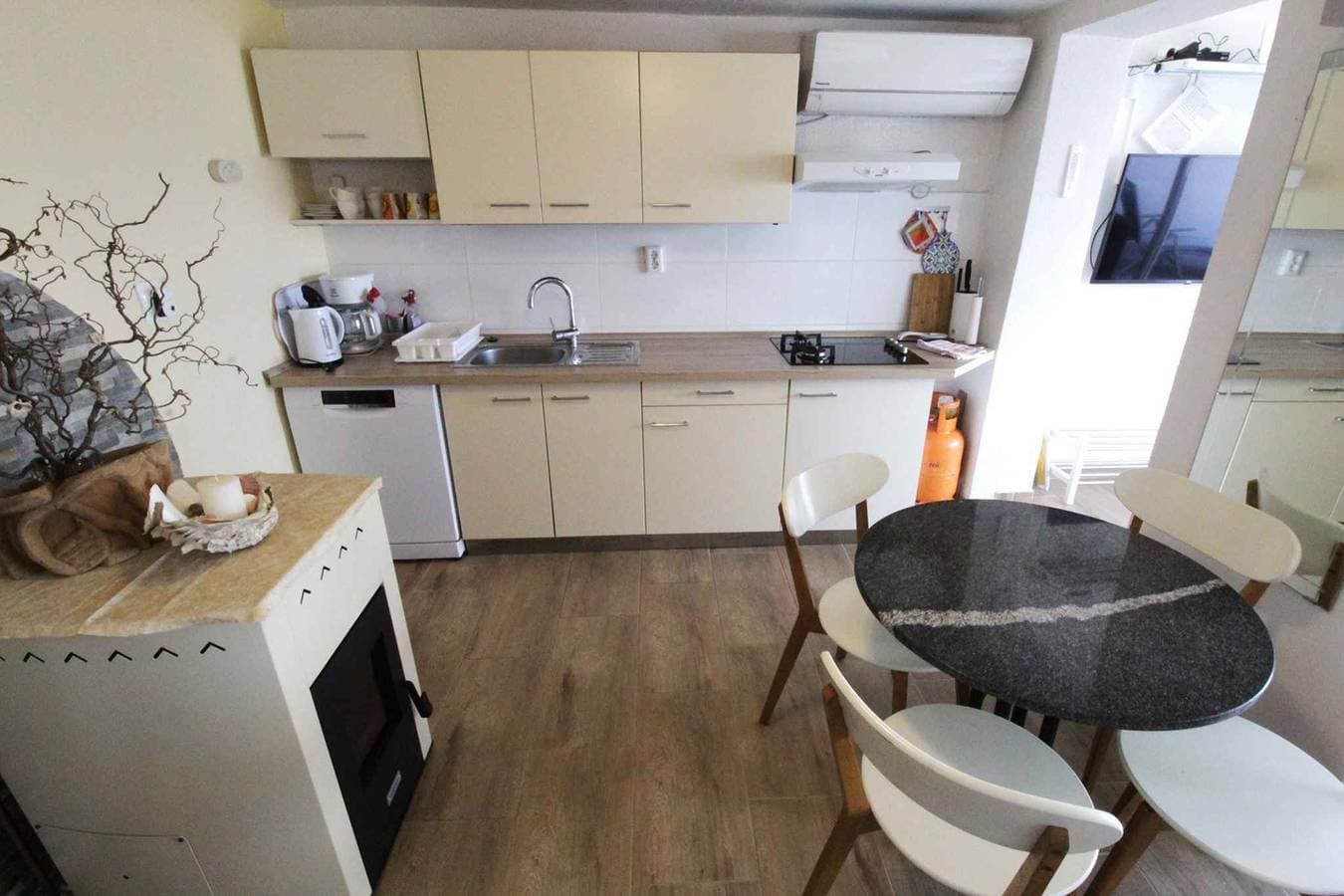 Foto 11 von 27: Ferienwohnung mit Klimaanlage und Balkon