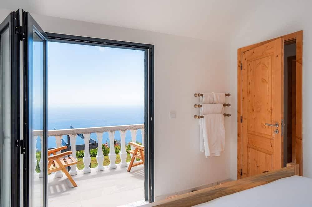 Foto 4 von 30: Blue Ocean Cottage. Private Heated Pool, Magnificent ocean view. Quiet location.
