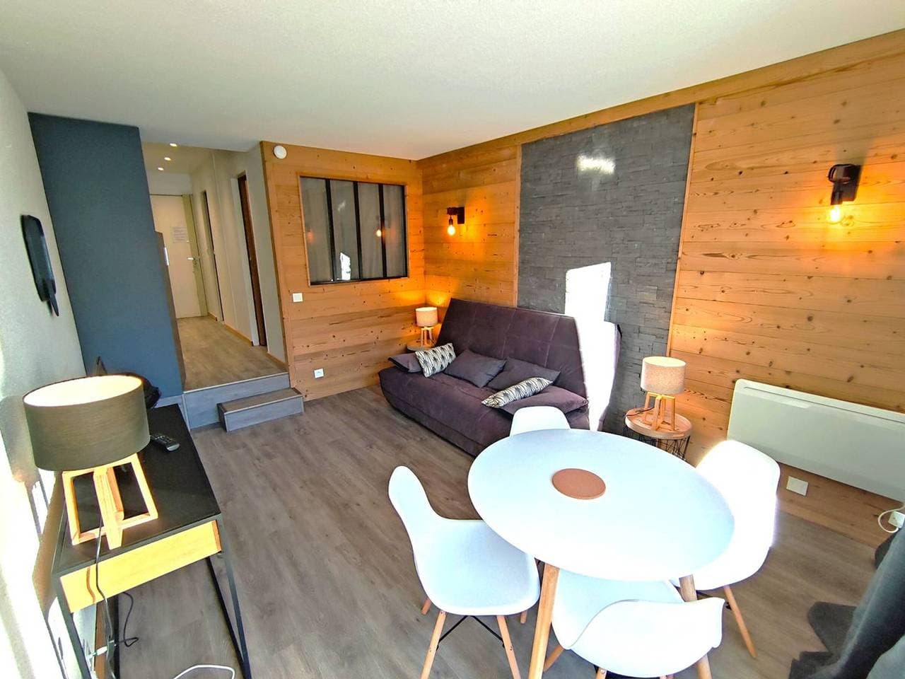 Foto 3 von 11: Renovierte 2-Zi-FeWo, direkt an der Piste, Südbalkon, Internet, 4 Personen