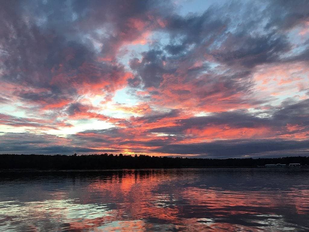 Foto 3 von 32: Nur wenige Schritte vom Strand am Sebago Lake Basin entfernt