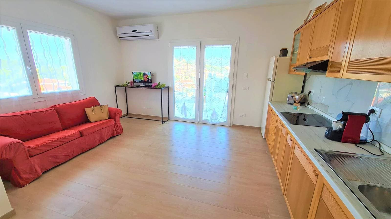 Foto 11 von 17: Ferienwohnung 'Spiagge Bianche' mit Meerblick, Balkon und Klimaanlage
