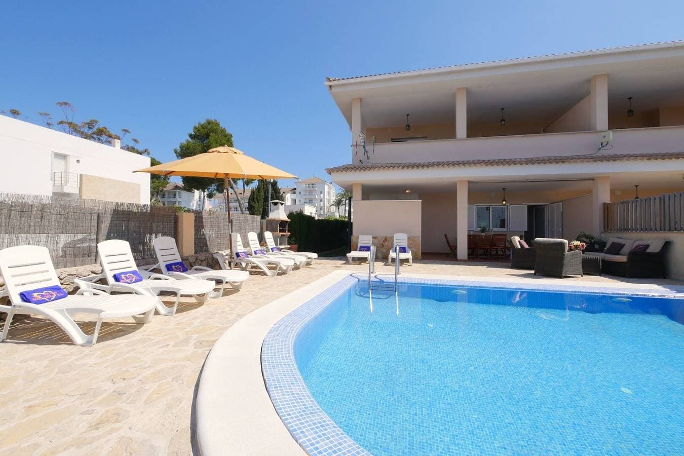 Foto 2 von 29: „Villa Jerónimo“ mit Bergblick, WLAN, Pool, Garten, Terrasse und Balkon