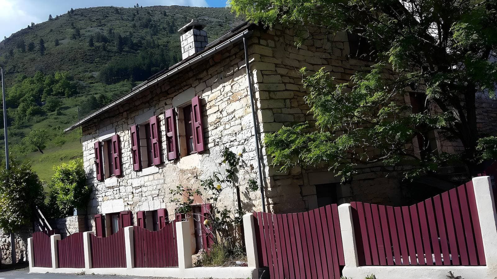 Foto 3 von 15: Gîte „Le Vignou“ in Ste-Enimie: Bergblick, private Terrasse & WLAN