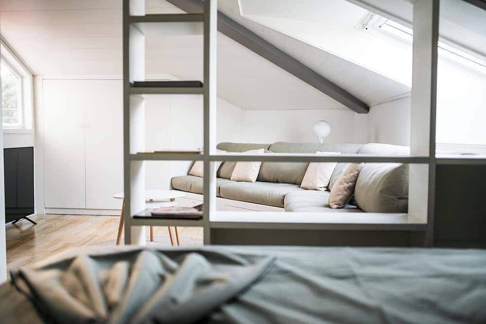 Foto 8 von 19: Lake view attic