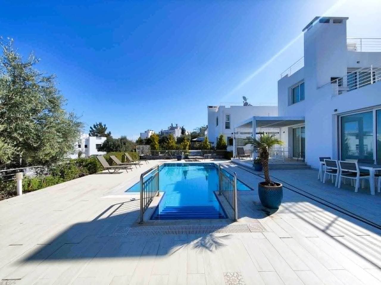 Foto 3 von 26: 4-Bett-Villa mit privatem Pool und Meerblick
