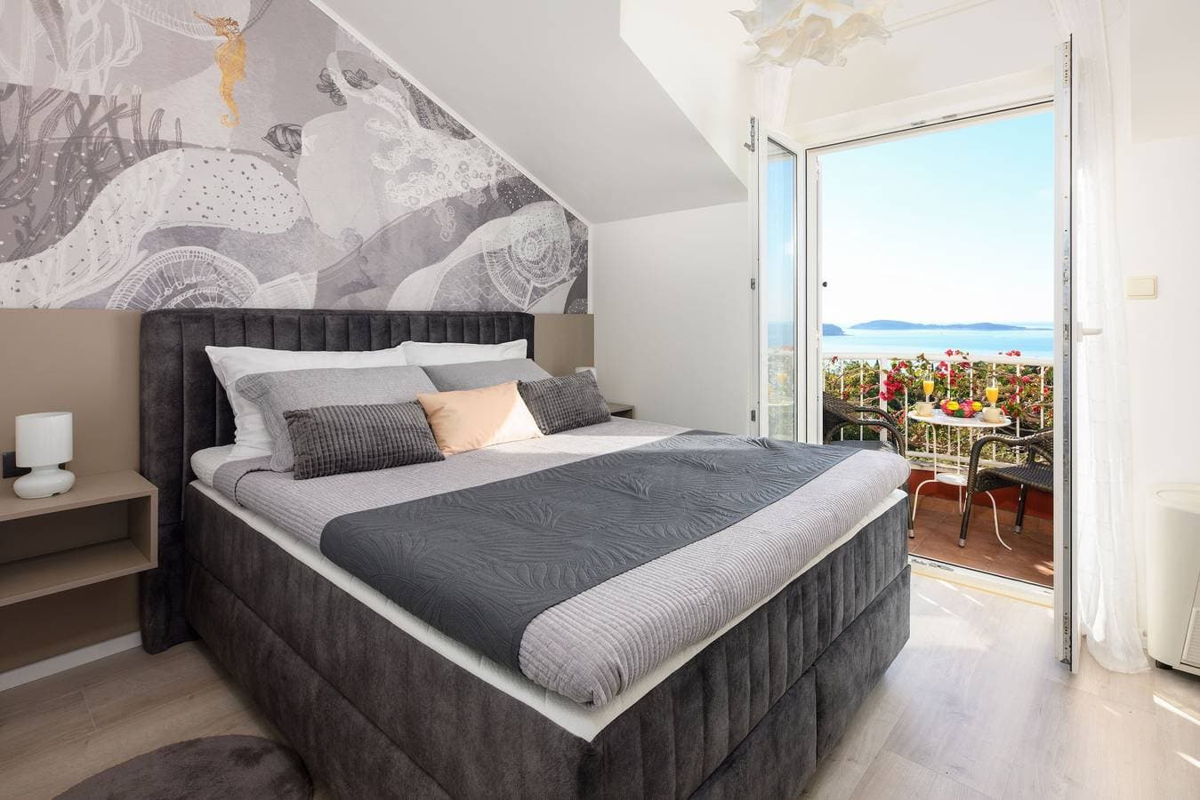 Foto 2 von 11: Villa Panorama Dubrovnik - Comfort Double Room with Balcony and Sea View