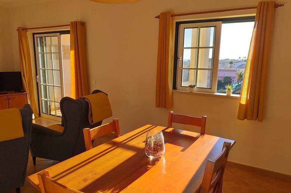 Foto 11 von 27: T1 ruhigen sonnigen Balkon mit Blick auf das Meer und die Landschaft Armacao de Pera Algarve