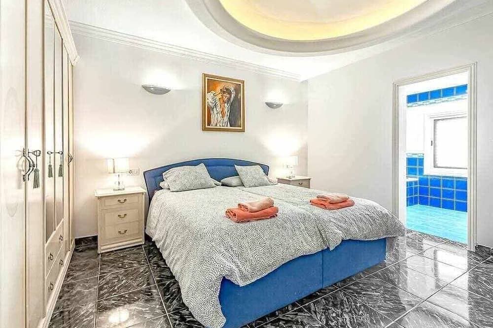 Foto 3 von 30: Villa Raquel with Private Pool and Sea view