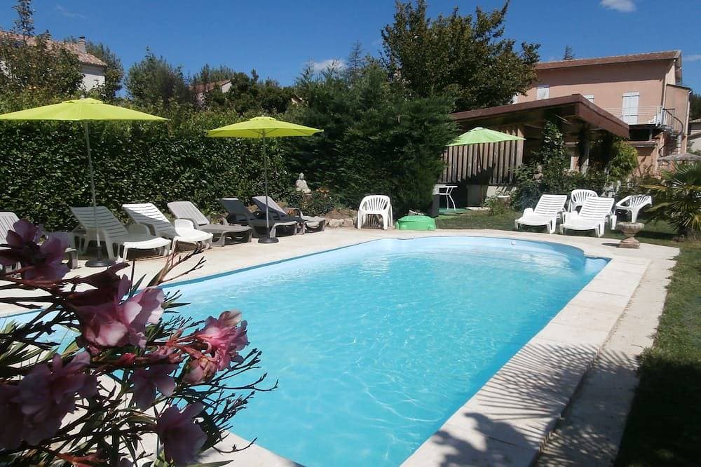 Bastide Familiale 15 pers river at 800m 7 bedrooms /6 bathrooms / 8 Wc private swimming pool 1