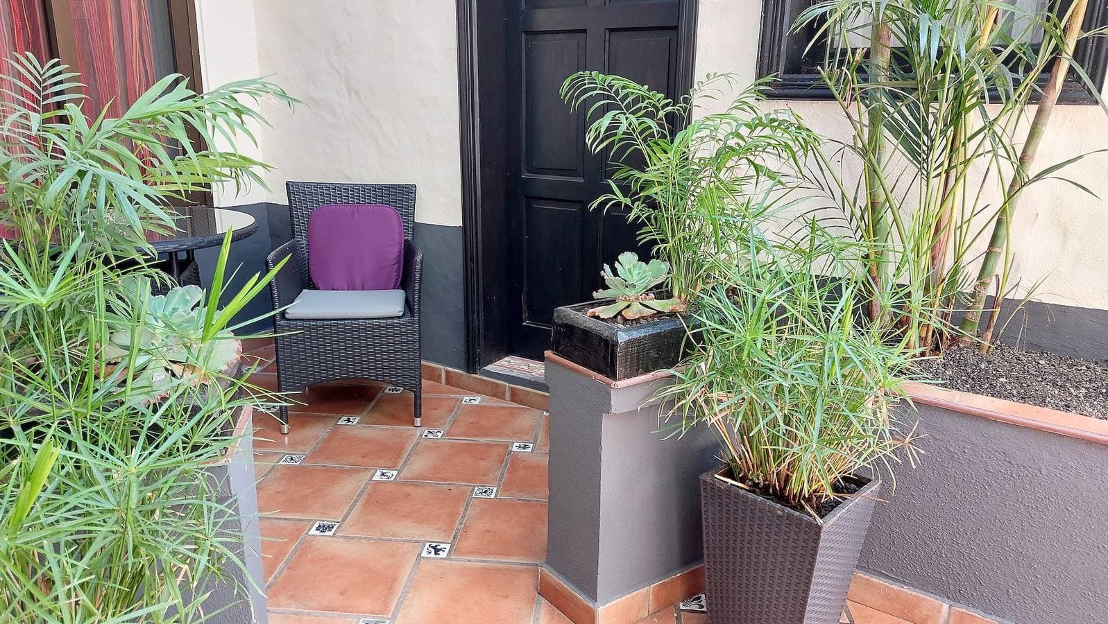 Foto 13 von 31: Ferienwohnung „Apartamentos Monasterio de San Antonio Nr. 2“ mit W-Lan und Innenhofterrasse