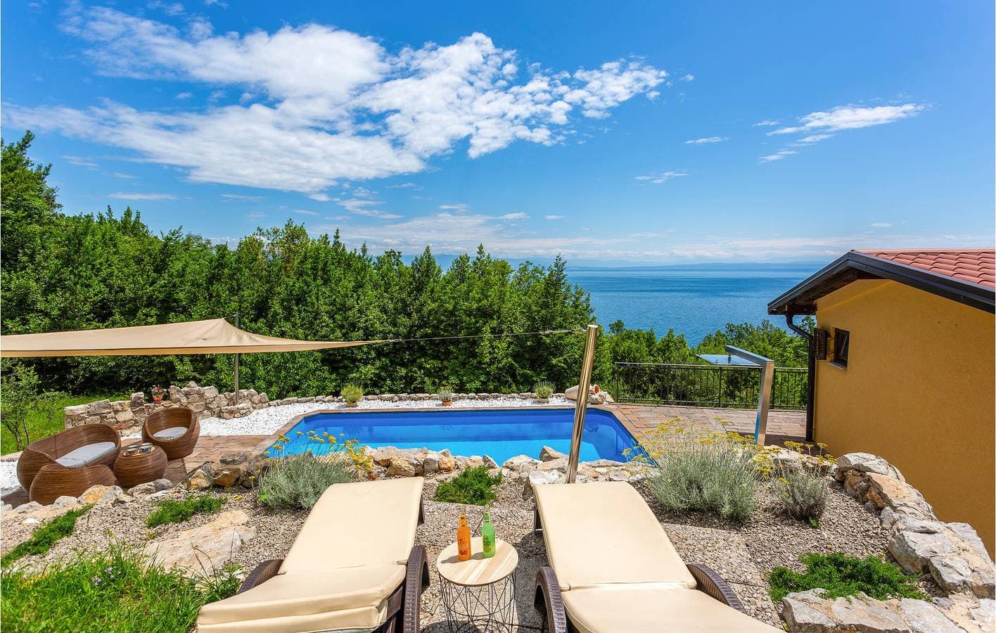 Foto 12 von 36: Apartment am Meer mit beheiztem Pool, Parkplatz und Terrasse