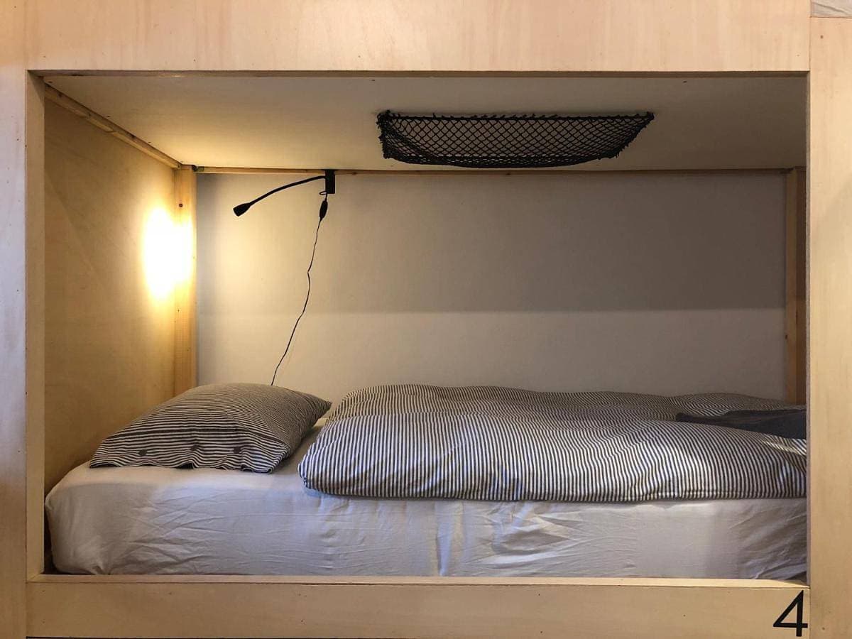 Foto 5 von 11: Twin Room with Shared Bathroom