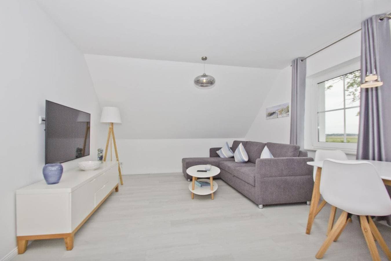 Foto 5 von 21: Moderne Ferienwohnung mit Gartennutzung - Haus Inselwind FeWo MEERbucht
