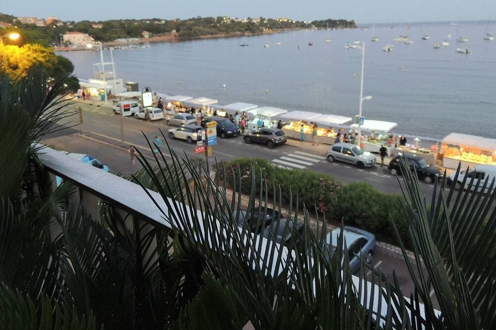 Foto 7 von 11: Privileged location for this beautiful seafront apartment