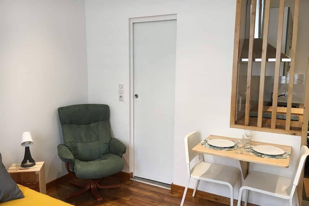 Foto 6 von 10: Downtown studio*** with outdoor parking and private, secure bike storage.