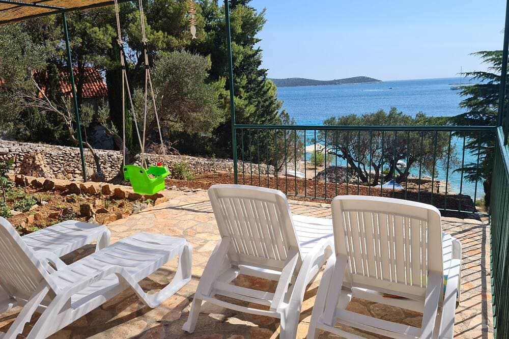 Beautiful villa on the beach 1