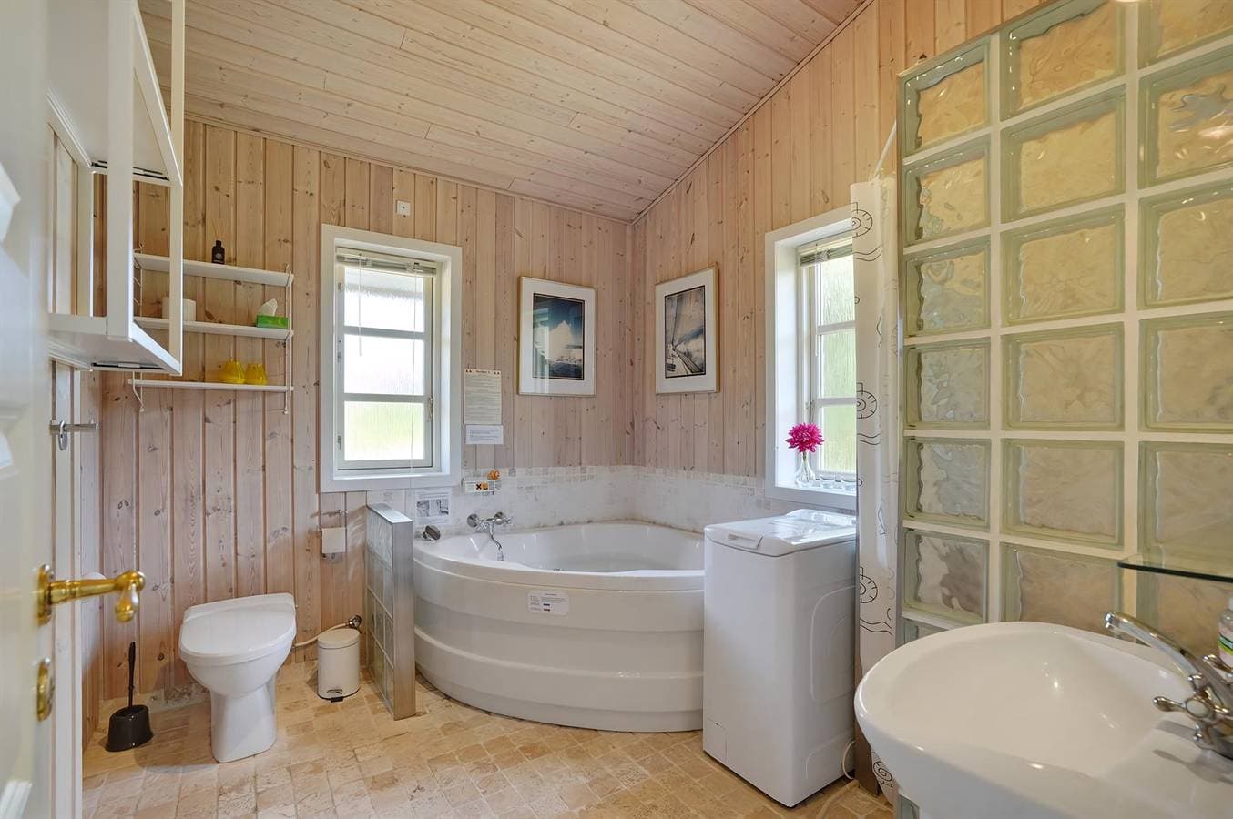 Foto 5 von 19: Amazing home in Rødby w/ WiFi, 3 Bedrooms and Sauna