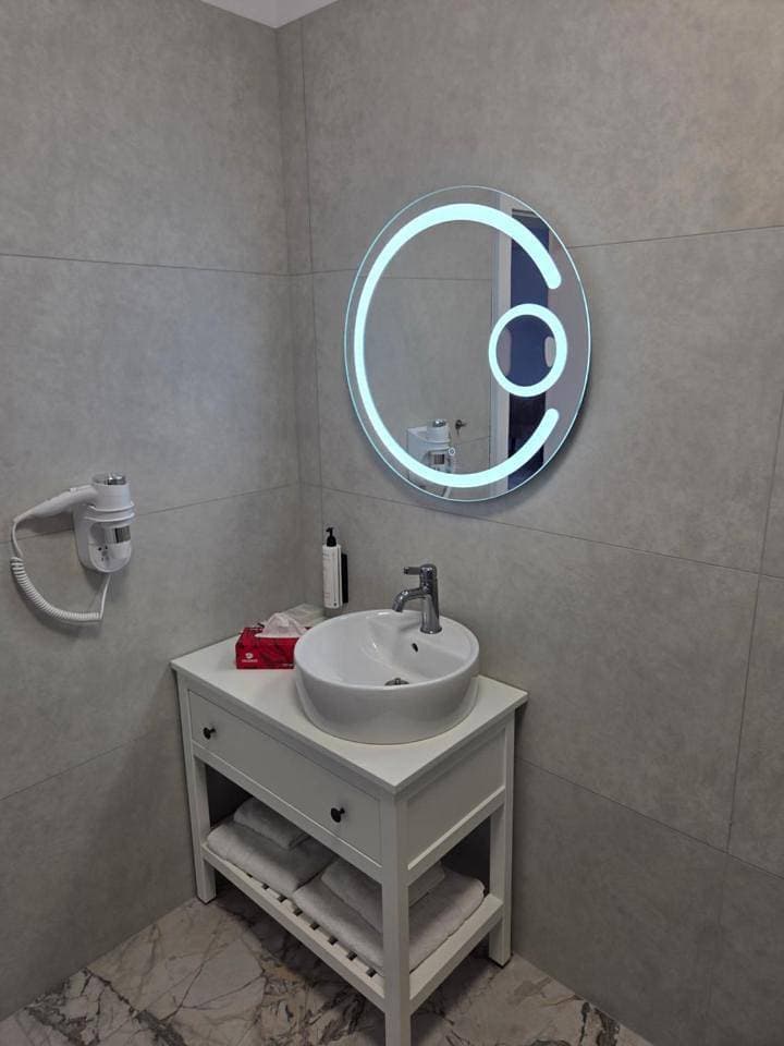 Foto 10 von 17: Double Room with Private Bathroom