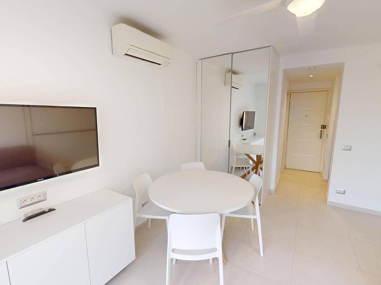 Foto 4 von 19: Modernes Studio mit Klimaanlage, Balkon und Meerblick