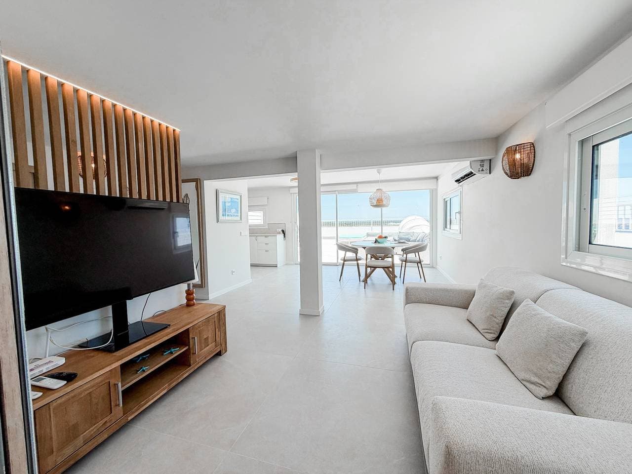 Foto 4 von 27: Beachfront Penthouse – Panoramaterrasse, mediterraner Stil, Privatsphäre