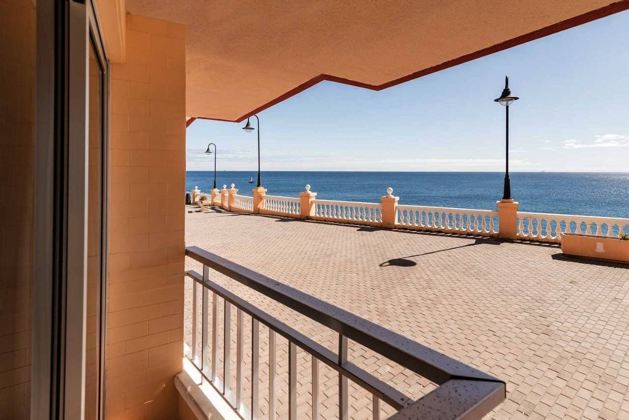 Primera línea con preciosas vistas al mar 1