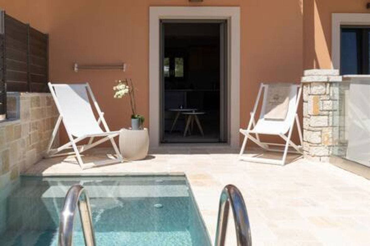 Foto 12 von 38: Onore Sunset Suite & pool | Dasia