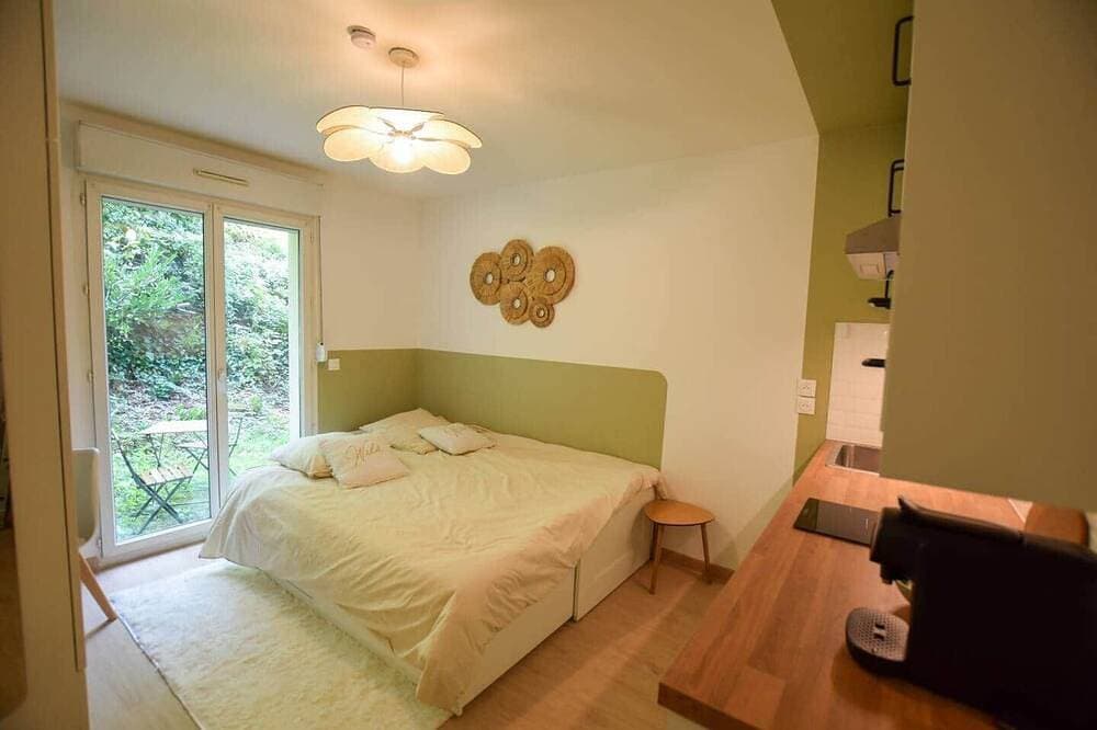 Foto 5 von 22: L'ombelle - Water-green studio with small outdoor area
