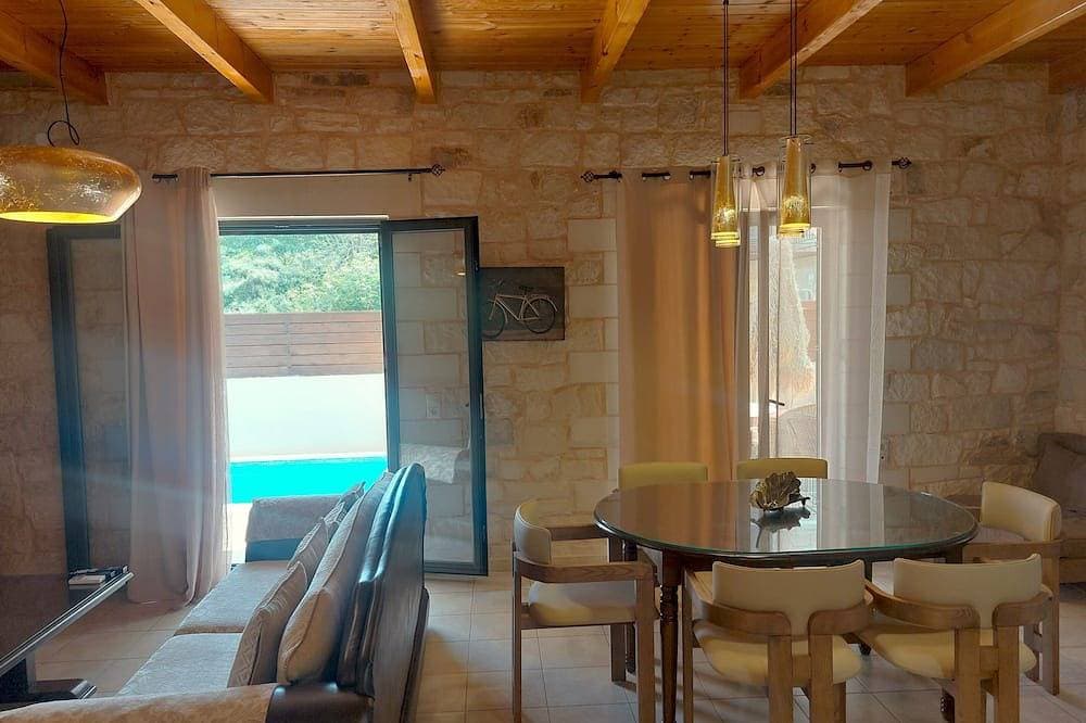 Foto 10 von 30: Villa Christy 150 Meter vom Strand entfernt mit privatem Pool und Kamin