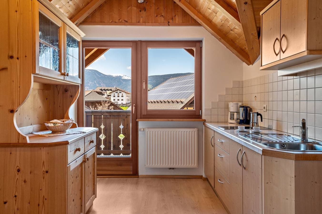 Foto 9 von 29: Ferienwohnung 'Haus Alpenblick Apt Edelweiß' mit Bergblick, Gemeinschaftsgarten und WLAN