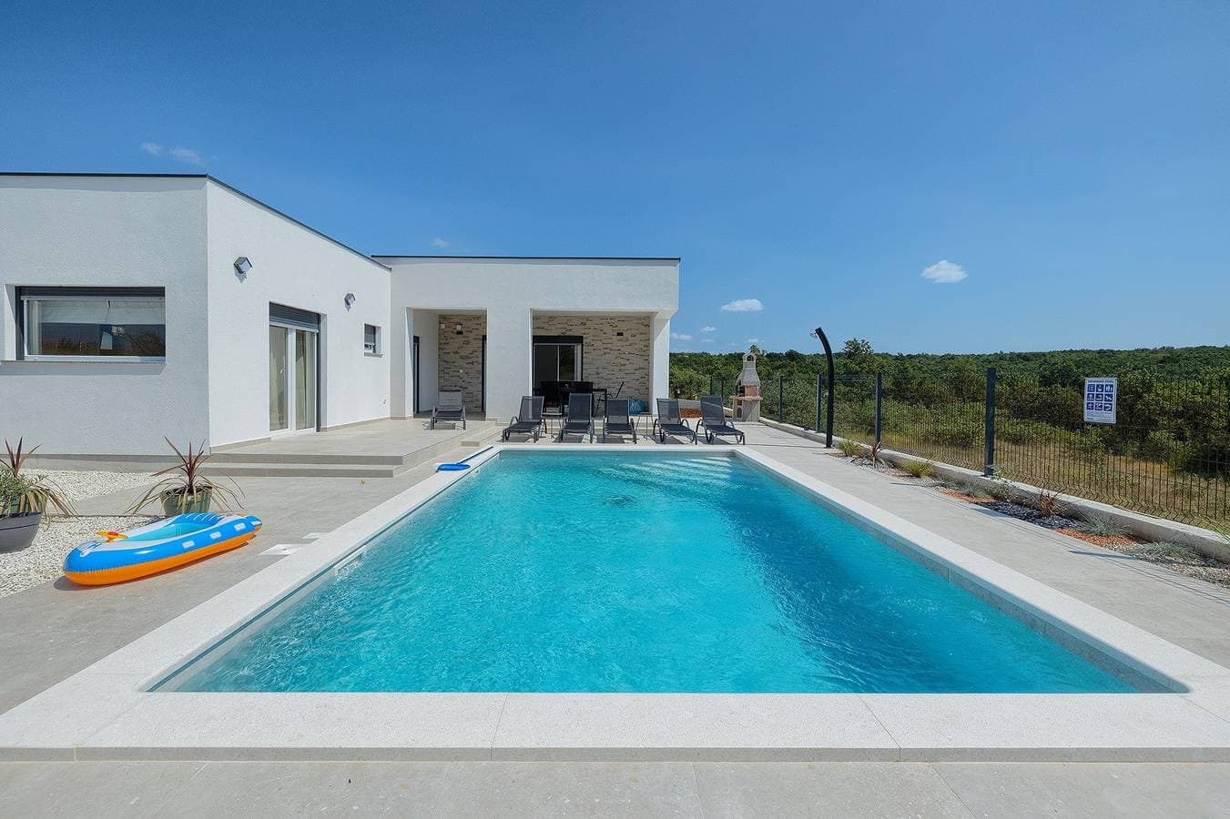 Foto 3 von 43: Villa Leny mit Pool und Grill