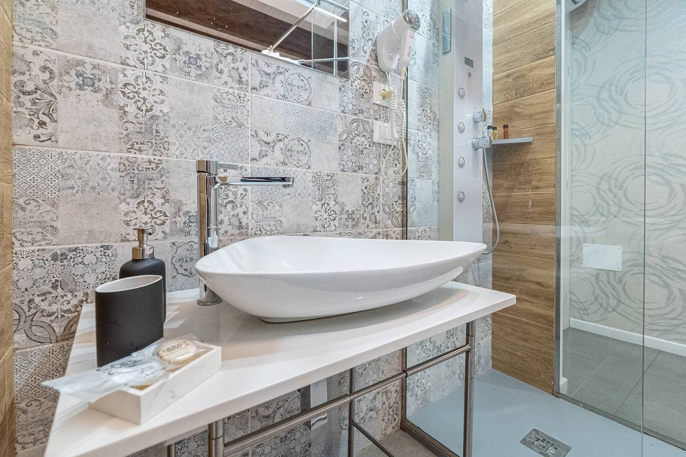Foto 13 von 42: Zimmer 101 im "Le Saline Rooms Marzamemi" mit WLAN und Klimaanlage