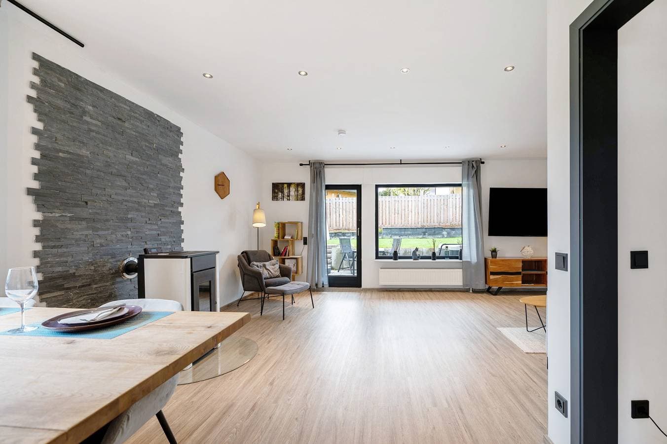 Foto 7 von 24: Ferienhaus Eifel-Resort mit Garten, Sauna, Whirlpool, Terrasse und WLAN