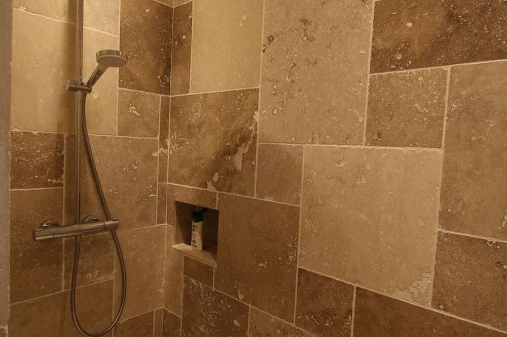 Foto 5 von 15: Zimmer \"Madeleine\" mit 2 Einzelbetten und Gästetisch