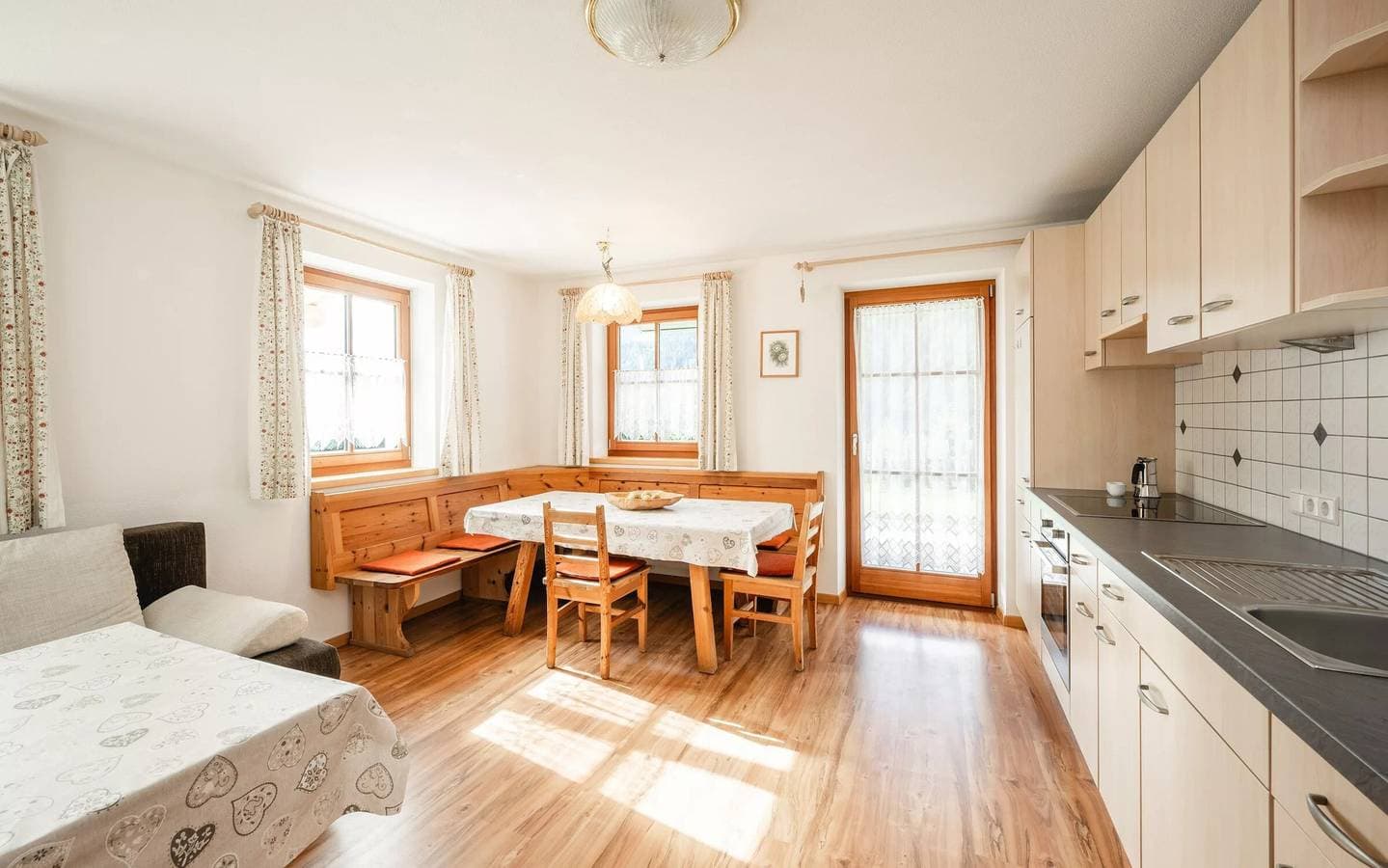 Foto 5 von 18: Ferienwohnung 'Rieplechn App Waldruhe' mit Bergblick, Gemeinschaftsgarten und Wi-Fi