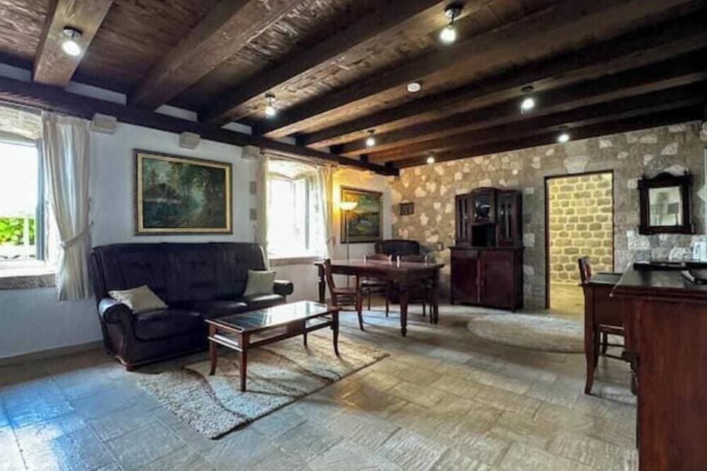 Foto 7 von 30: Historic Bay View Retreat with Terrace & Private Parking