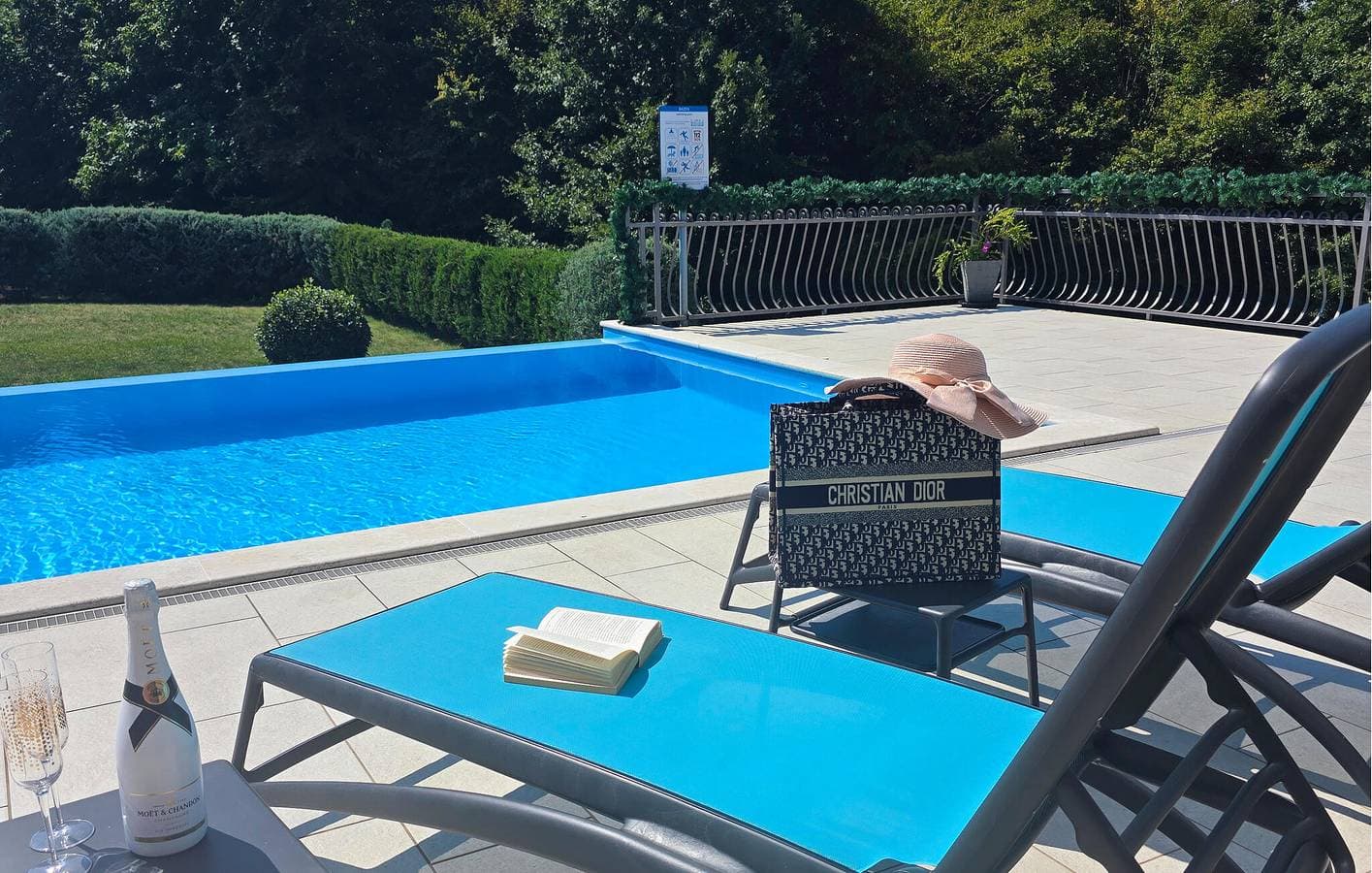 Foto 3 von 58: Geräumige 128 m² große Wohnung mit Pool, WLAN, Klimaanlage und Parkplatz