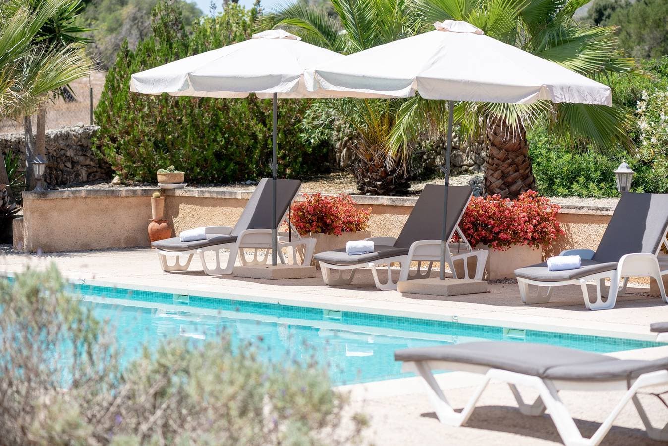 Foto 3 von 25: Ferienhaus "Ses Eres" im Nordosten von Mallorca mit Bergblick und Pool