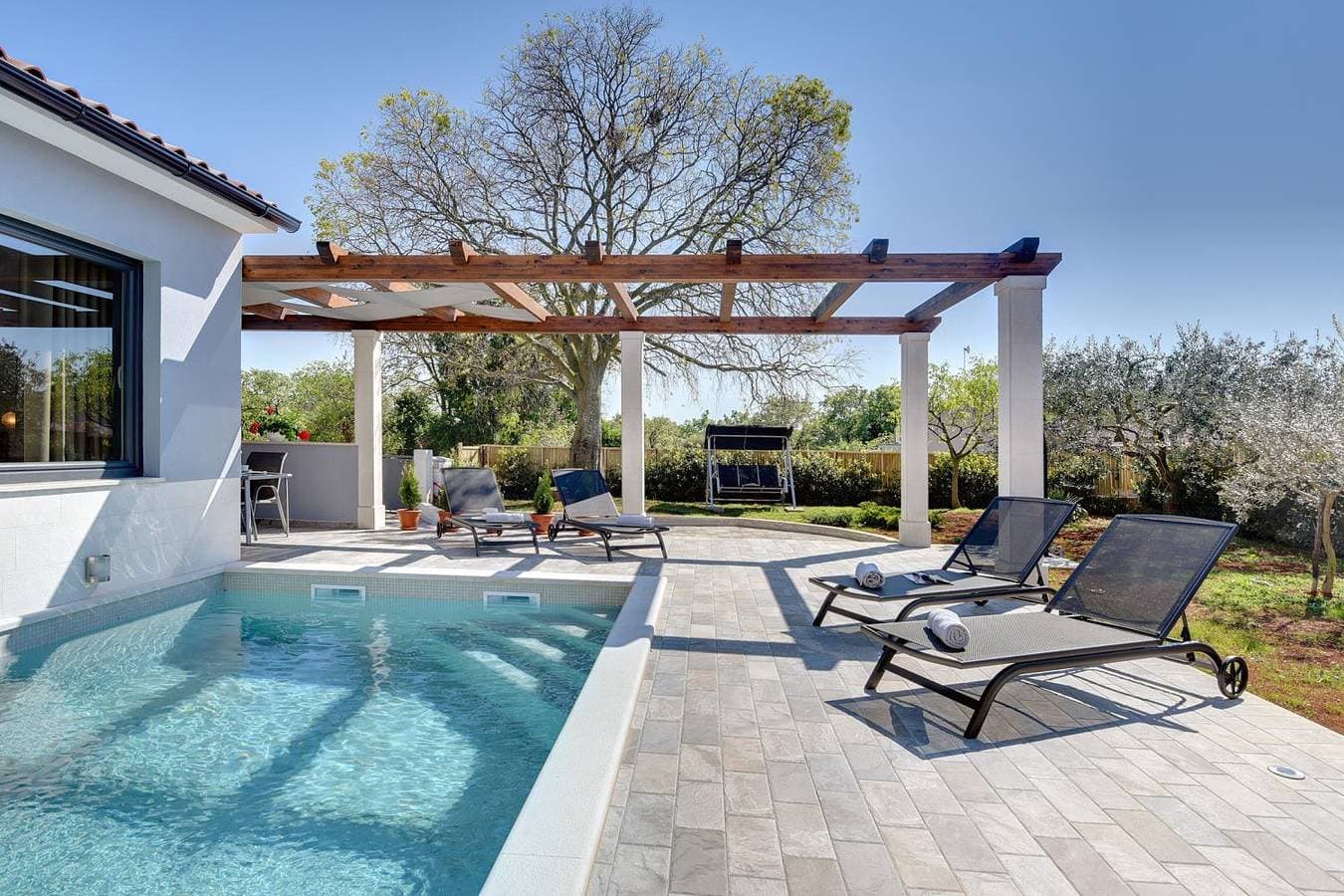 Herrliche Villa mit privatem Pool, WLAN, Klima, Sonnenterrasse, Liegen und Grill 1