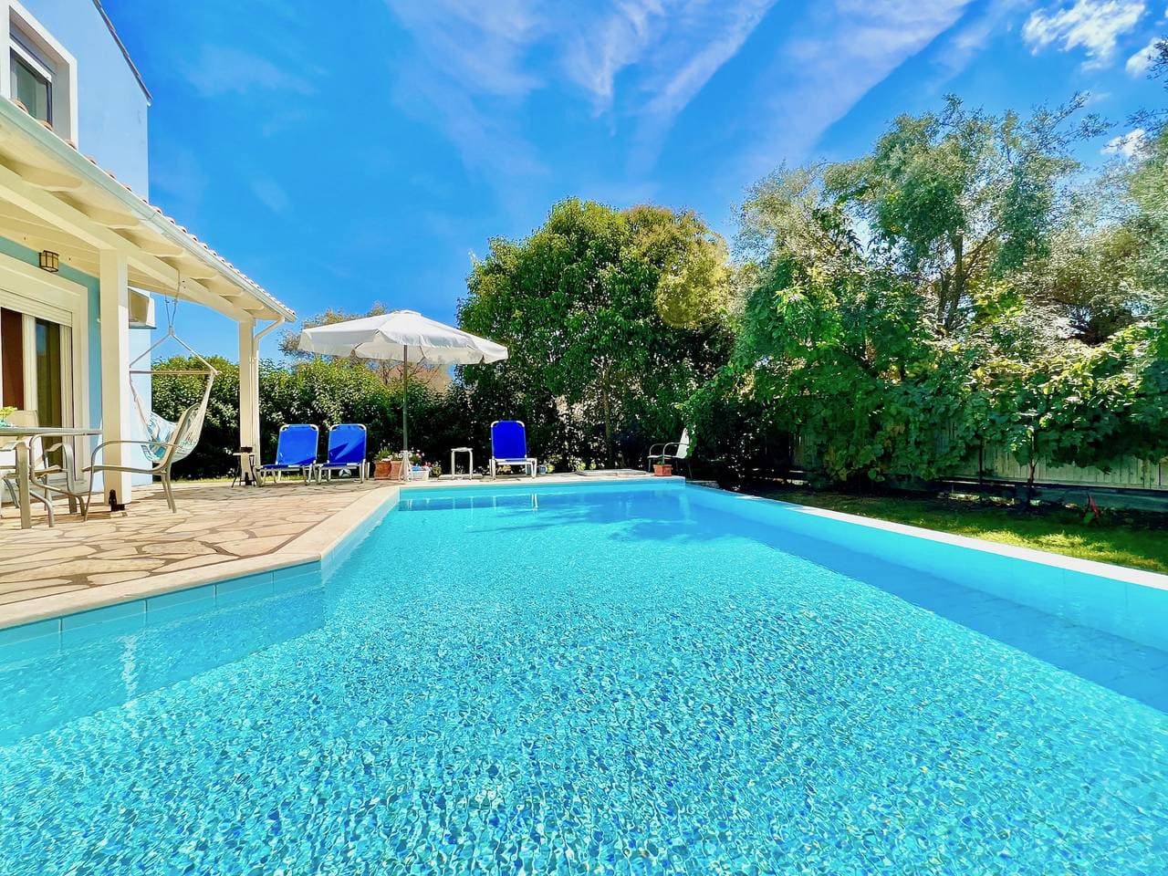 Foto 10 von 32: Beach Villa Iolis with private pool