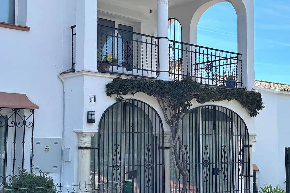 Foto 13 von 22: Charming El Paraiso Apt with Gibraltar Views Near Puerto Banus