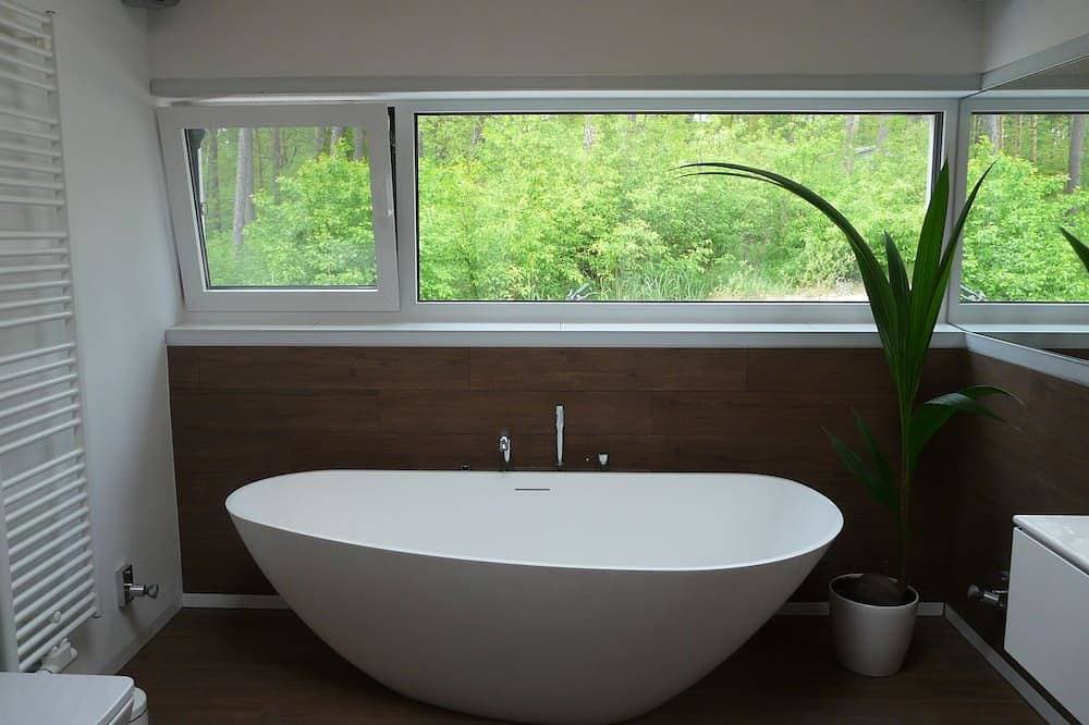 Foto 6 von 29: Luxus-Ferienhaus direkt am See, naturnaher Komfort in modernem Stil