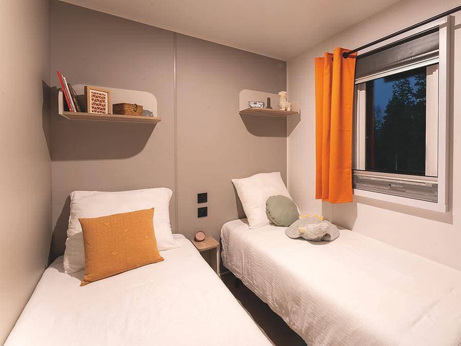 Foto 8 von 18: Camping Les Goélands - Mobilheim 4 personen - Mobilheim Confort - 2 Zimmer - halbüberdachte Terrasse