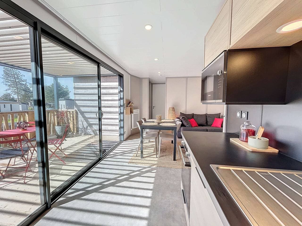 Foto 2 von 34: Gemütliches Ferienhaus mit beheiztem Pool, 4 Schlafplätze und privater Terrasse