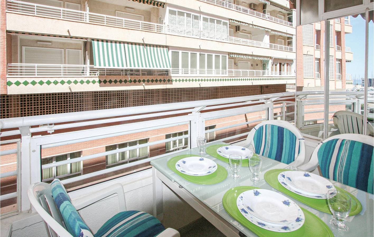 Foto 8 von 17: Appartement am Meer mit Terrasse und AC, 1,5 km zum Strand