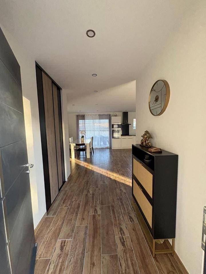 Foto 12 von 66: Three-Bedroom House