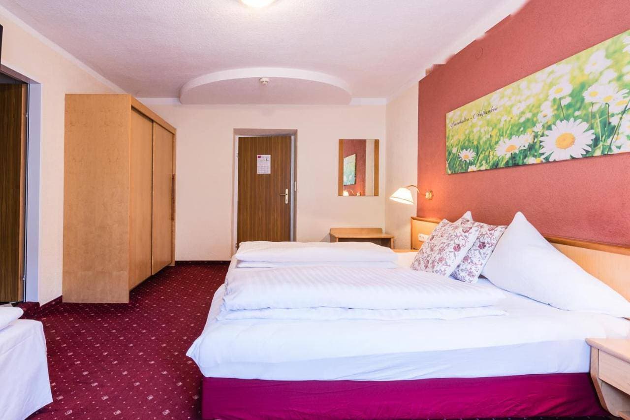 Foto 7 von 11: Triple Room with Balcony